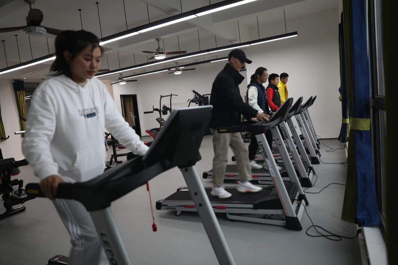 健康工作，幸福生活 學(xué)校工會又完成一件暖心工程