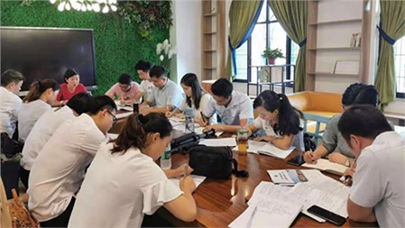 心有蓮花 向陽(yáng)而生|長(zhǎng)郡岳陽(yáng)郡華學(xué)校校本培訓(xùn)圓滿結(jié)束