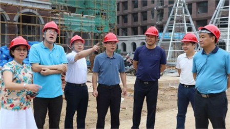 領(lǐng)導(dǎo)關(guān)懷 | 市政協(xié)副主席、市教育體育局副局長(zhǎng)萬(wàn)五龍到郡華學(xué)校進(jìn)行調(diào)研