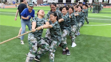 軍訓(xùn)Day 3 | "拔"出友誼，賽出成績(jī)! 加油，郡華的學(xué)子們!